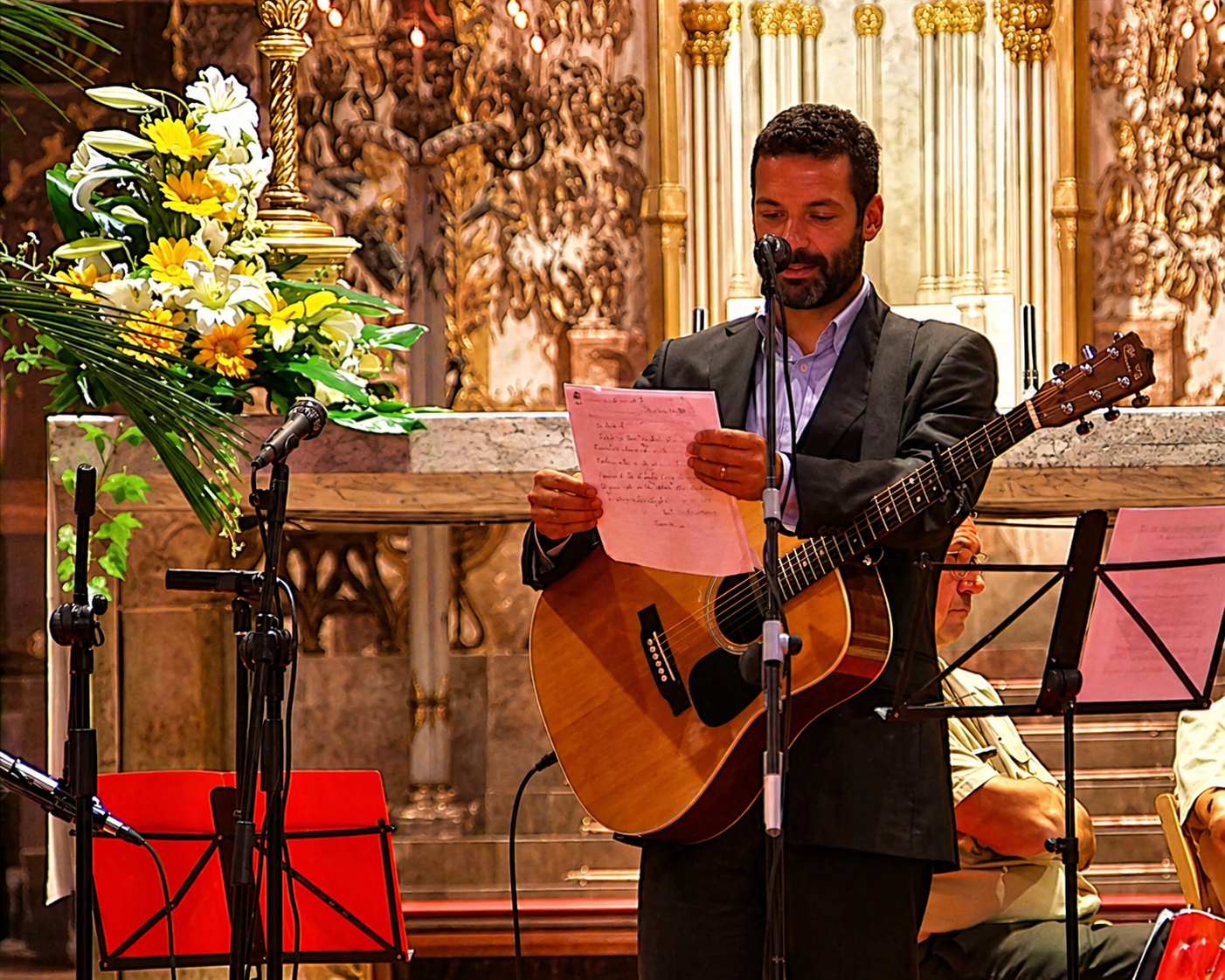 Jaime Anglada reading the handwritten lyrics of Aquí Por Ti at the cathedral altar, Palma de Mallorca